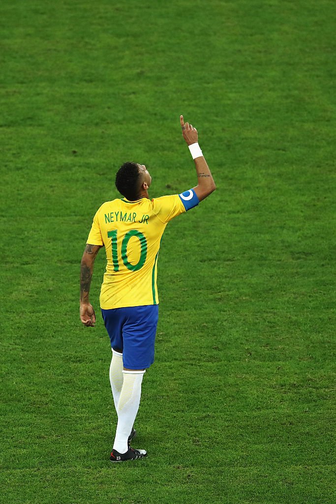 Neymar celebrating in 2016 Rio Final
