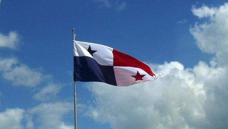 waving flag image of panama