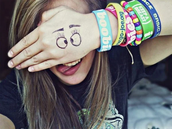 Smiling Girl Profile Pictures images HD